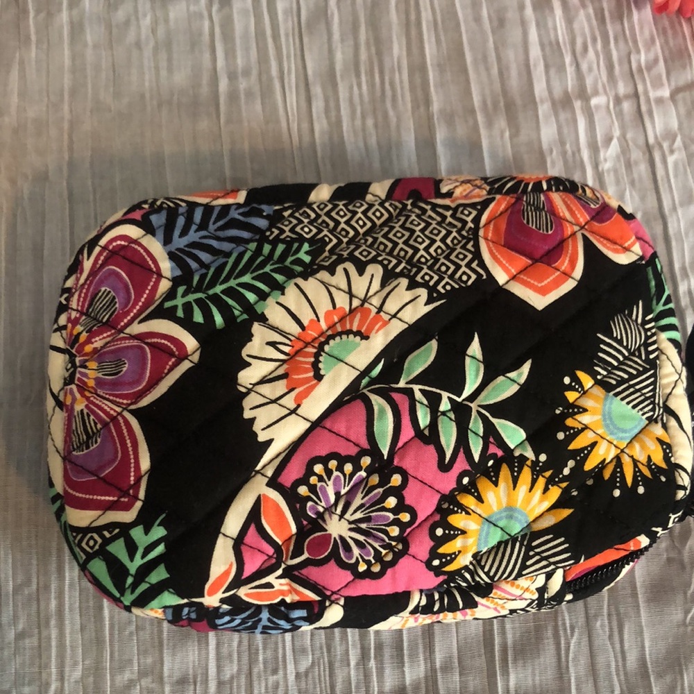 VERA BRADLEY lot 3 travel bags-tablet case, electronics cords storage & luggage - Picture 6 of 16